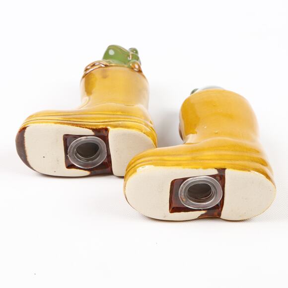 Frogs In Boots 3.5” Ceramic Table Salt & Pepper Shaker Set & Stoppers - Picture 6 of 6